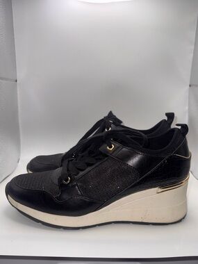 Aldo Women’s Kourt Wedge Sneakers with Gold Accents. Size 10